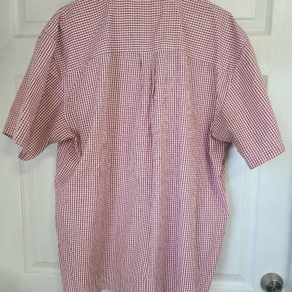 Izod Men's Classic Short Sleeve Button Down Shirt, Size: XL Color: Red/White - Picture 15 of 15